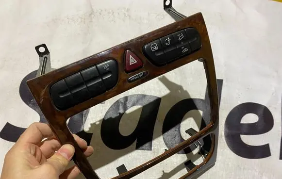 Mercedes-Benz C W203 Radio/GPS head unit trim A2036804639 41190201 2036804639