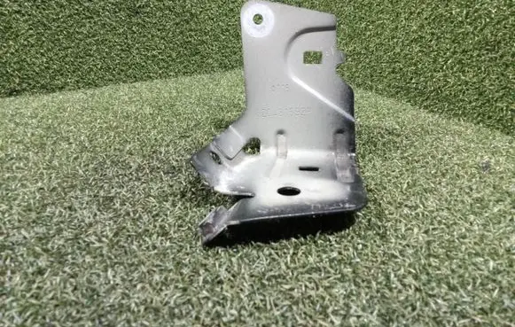 Renault Espace V (RFC) Fender mounting bracket 620431592R