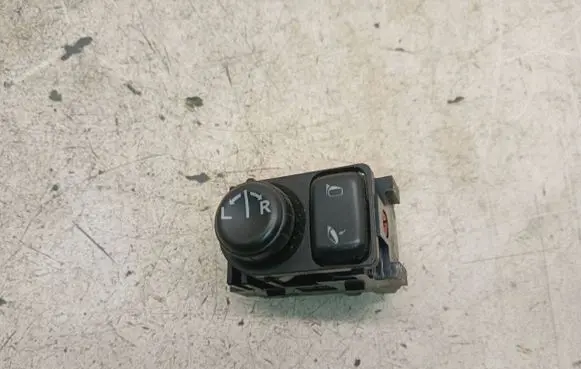 Nissan Qashqai Wing mirror switch