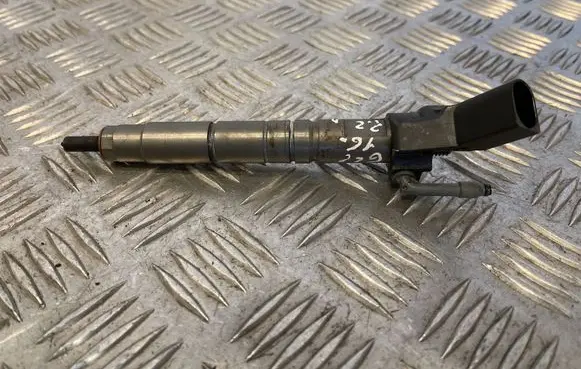 Mercedes-Benz GLC X253 C253 Fuel injector A6510702987