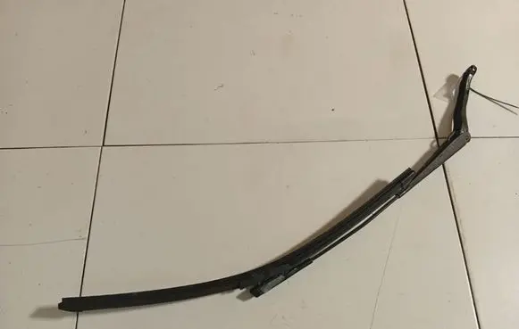Opel Corsa D Front wiper blade arm 13182325