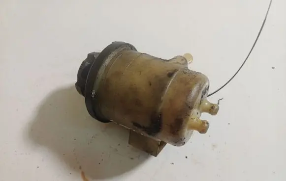 Hyundai Santa Fe Brake fluid reservoir 5717636000
