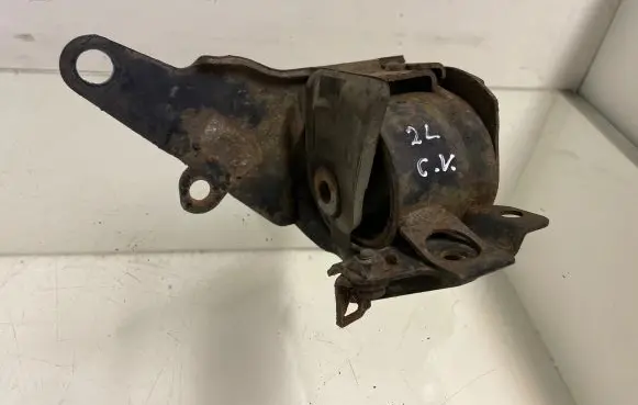 Toyota Corolla Verso E121 Engine mount bracket