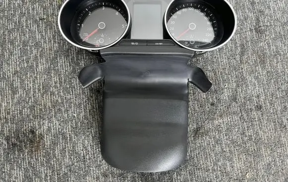 Volkswagen Polo VI Speedometer (instrument cluster) 6C0920741A
