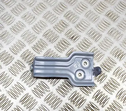 Fender mounting bracket