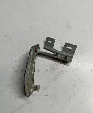 Volvo V40 Fender mounting bracket 2786383