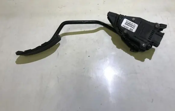 Mitsubishi Carisma Accelerator throttle pedal M865642 30865642