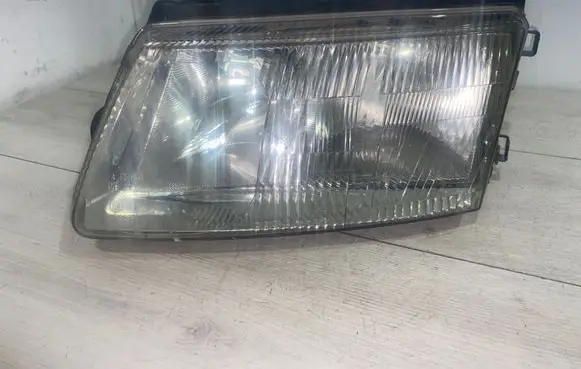 Volkswagen PASSAT B5 Headlight/headlamp 4411125L