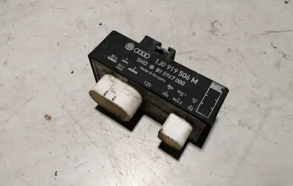 Volkswagen Polo IV 9N3 Glow plug pre-heat relay 1J0919506M