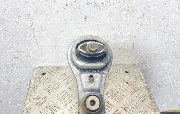 Opel Movano B Engine mount bracket 93860700 725253A