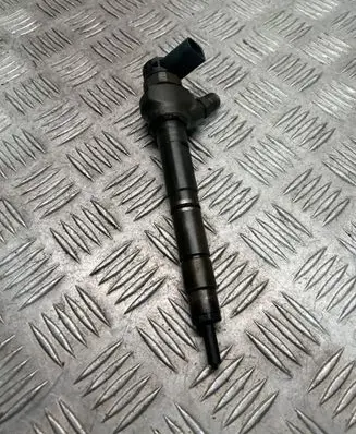 Volkswagen PASSAT CC Fuel injector 03L130277J 0445110369