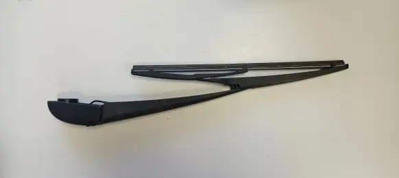 Rear wiper blade arm