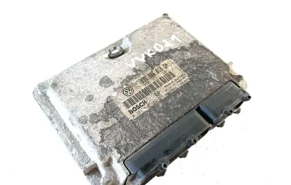Skoda Octavia Mk1 (1U) Engine control unit/module 038906018GN 0281010182