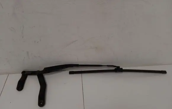 Mercedes-Benz E W212 Front wiper blade arm 33392125703 A2128200944