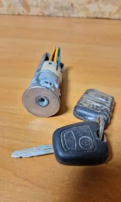 Citroen Berlingo Ignition lock 9634051880
