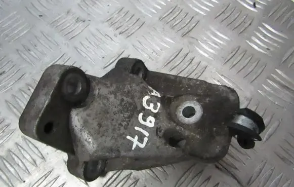 Volvo V70 Engine mounting bracket 86341234 8634123-4