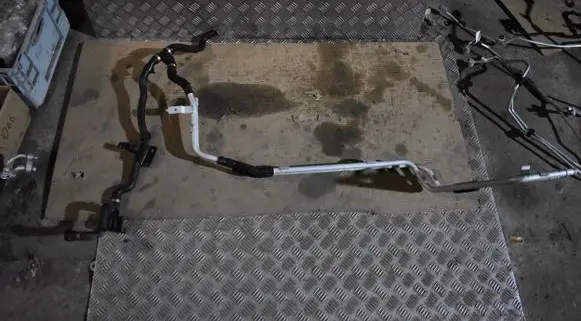 BMW X7 G07 Engine coolant pipe/hose 6821662