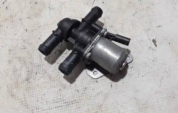 Volvo XC90 Electric auxiliary coolant/water pump 31338385