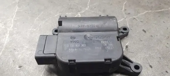 Volkswagen PASSAT B6 A/C air flow flap actuator/motor 0132801363