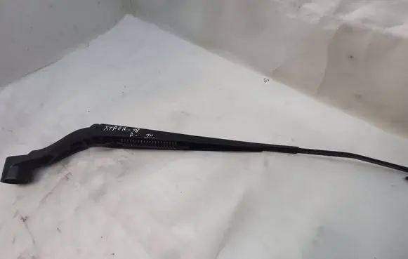 Nissan X-Trail T32 Front wiper blade arm