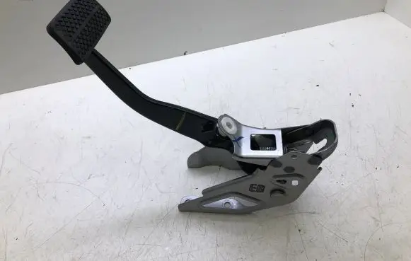 Honda CR-V Brake pedal