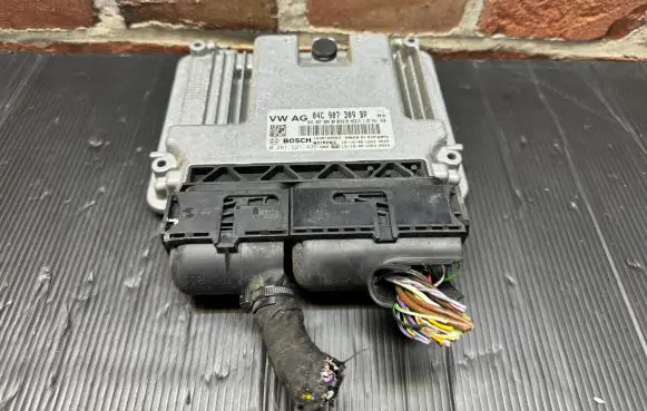 Skoda Fabia Mk3 (NJ) Engine control unit/module 04C907309BP 0261S21435