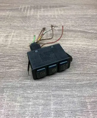 BMW 5 E34 Windscreen/window heater switch 1391767 03051010 408280
