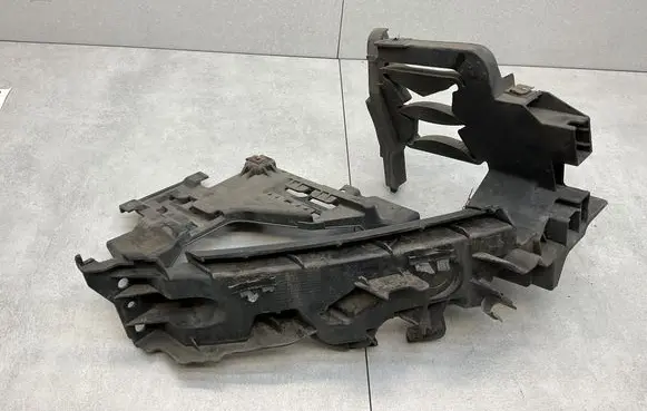 Audi Q5 SQ5 Headlight/headlamp mounting bracket 8R0805608A