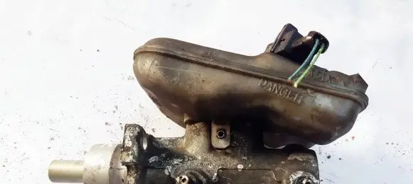 Master brake cylinder