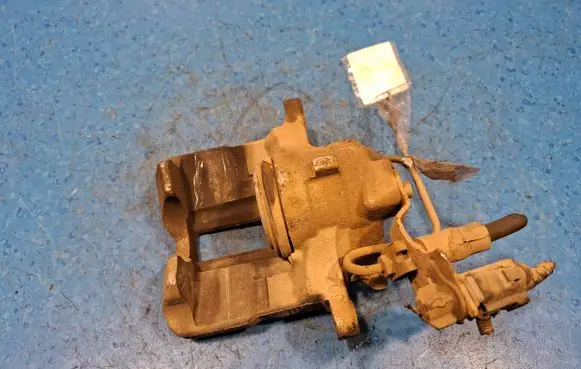 Volkswagen PASSAT B5 Front brake caliper