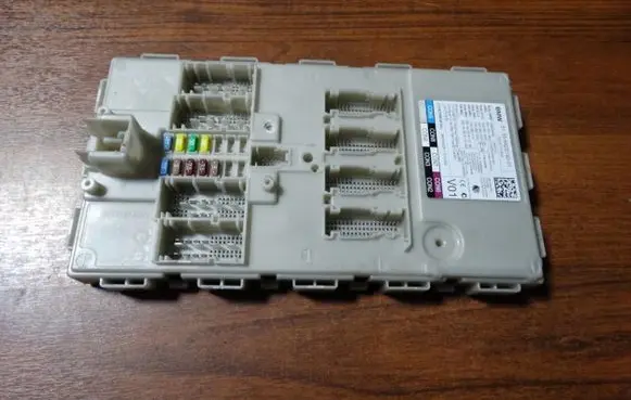BMW 7 G11 G12 Trunk lid opening control unit 6823140