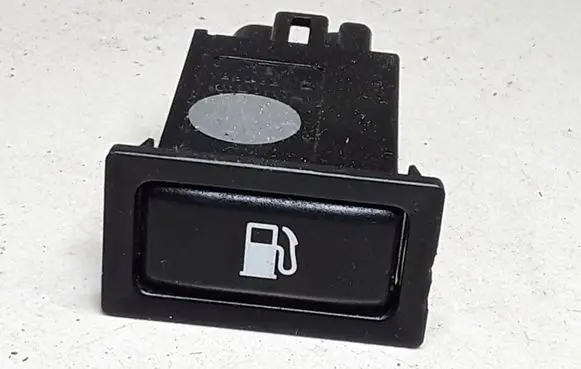 Toyota Avensis T250 Fuel tank opening switch 156795