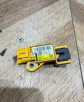 Opel Vectra C Airbag deployment crash/impact sensor 13102028