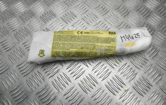 Toyota Yaris Side airbag 739100D061 M4425