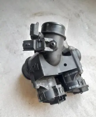 Ford Focus C-MAX Throttle valve