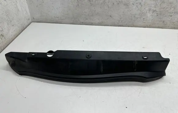 Mercedes-Benz CLS C218 AMG Fender end trim A2188690225 BBP182402