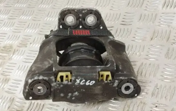 Volvo XC60 Engine mount bracket