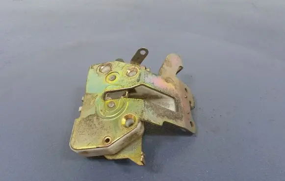 Mazda MPV II LW Rear door lock