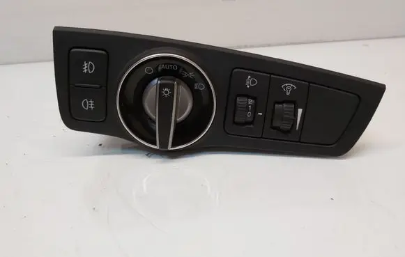 Hyundai i40 Light switch 933003Z100