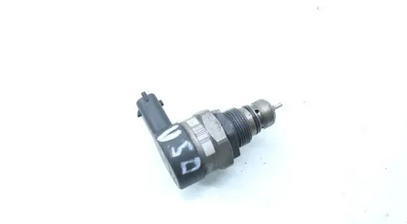 Volvo V50 Fuel pressure regulator 30750409