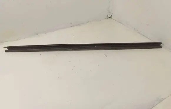 Opel Grandland X Front door glass trim molding 9811573180