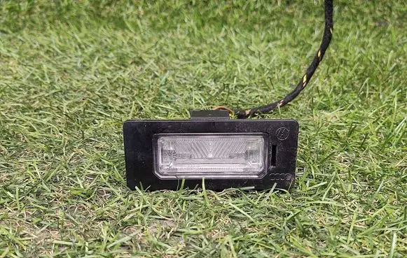 Volkswagen PASSAT B6 Number plate light 8T0943021