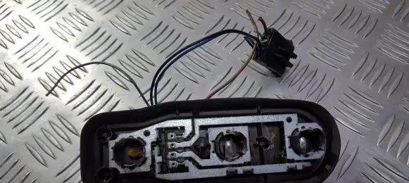 BMW 5 E39 Tail light bulb cover holder 8371324 393.440