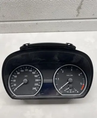 BMW 1 E81 E87 Speedometer (instrument cluster) 1041568