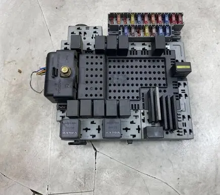 Volvo XC70 Fuse module 30679527