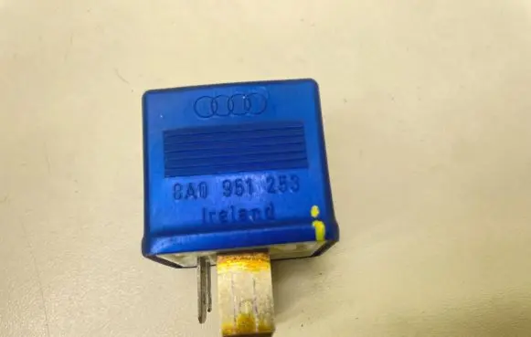 Audi A6 S6 C5 4B Other relay 8A0951253