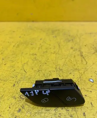 Mercedes-Benz ML W164 Central locking switch button A2518200910