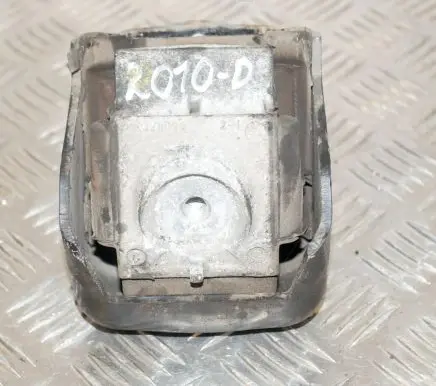 Mercedes-Benz Sprinter W906 Engine mount bracket