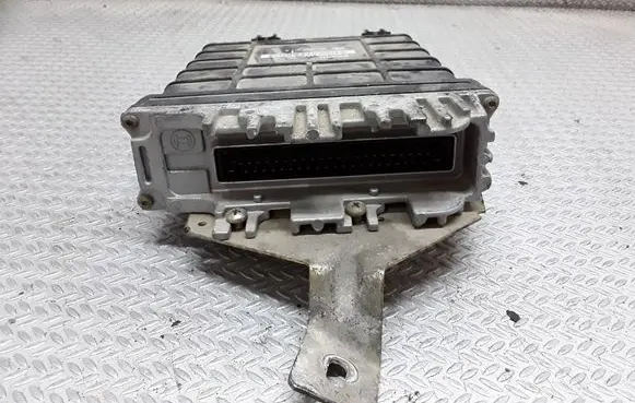 Volkswagen PASSAT B4 Engine control unit/module 0261200752 357907311A