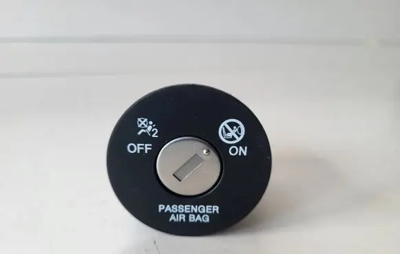 Hyundai Kona I Passenger airbag on/off switch 
